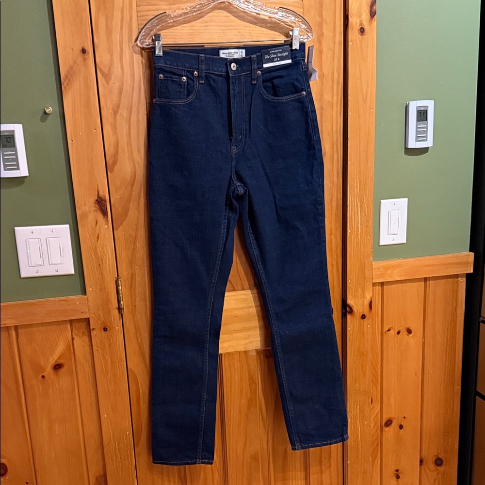 NWT Abercrombie & Fitch Women’s Deep Indigo Ultra High Rise, Slim Straight Sz 27